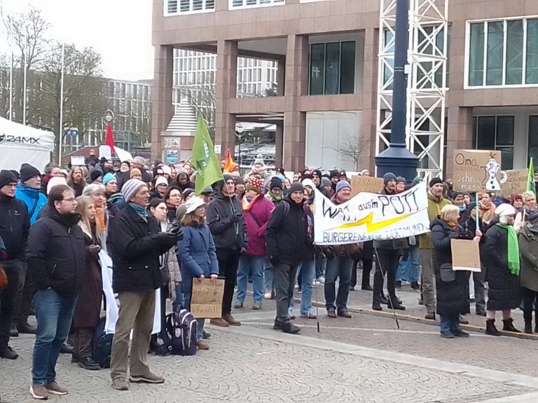 Klimastreik 14.2.25, vor dem Rathaus